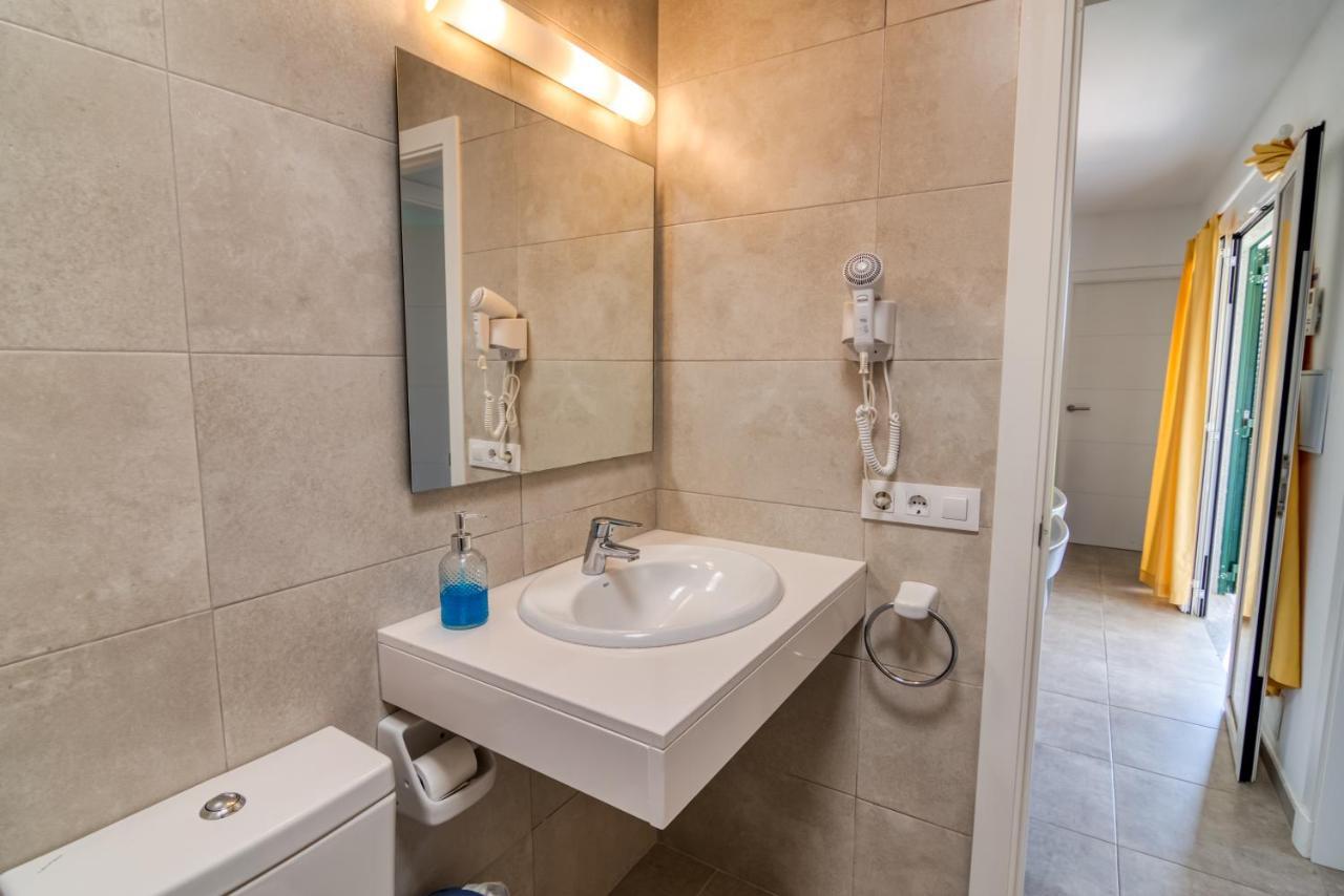 Apartamentos Las Golondrinas Кала-ен-Бош Екстер'єр фото
